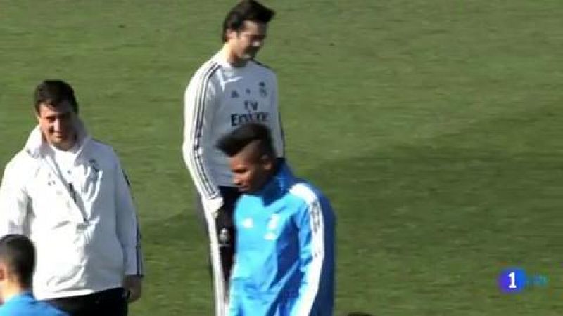 El técnico del Real Madrid, Santiago Solari, ha ironizado con el calendario de la Liga y ha dicho que le resulta "divertido". El entrenador blanco ha reucperadoa Isco para el partido contra el Levante de este domingo.