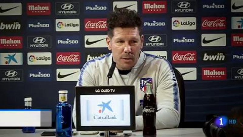 El técnico argentino ha pedido disculpas por un gesto que realizó en el partido de Champions. Para la Liga, el entrenador del Atlético no podrá contar con Lucas Hernández.