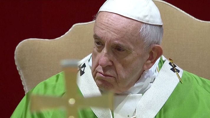 Informativo 24h - El papa Francisco promete que la Iglesia llevará ante la justicia "a cualquiera" que cometa abusos y "nunca intentará" encubrirlos