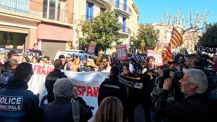 Protestas independentistas a Sánchez durante el homenaje al exilio español en Francia
