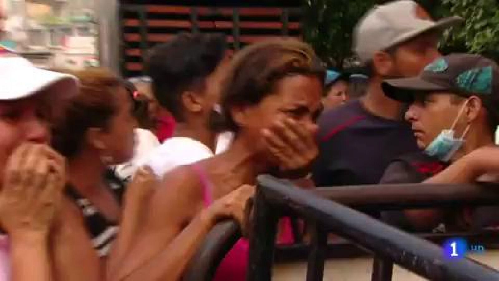 Telediario 1: Las fuerzas chavistas impiden la llegada de ayuda humanitaria a Venezuela | RTVE Play