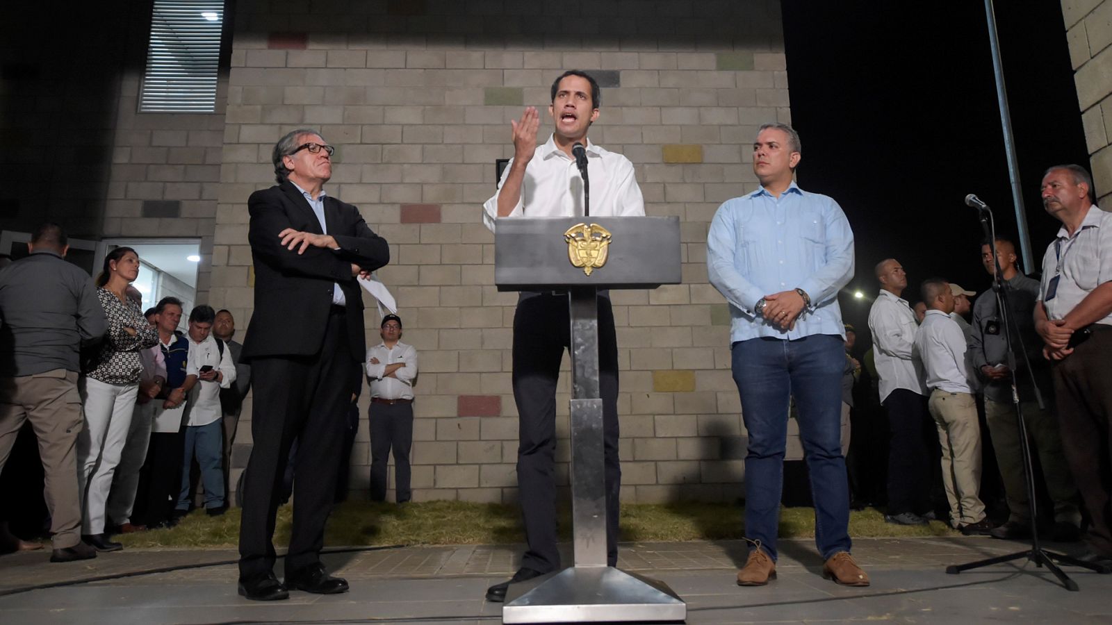 Telediario 1: Guaidó dice "tener abiertas todas las opciones para lograr la liberación" de Venezuela | RTVE Play