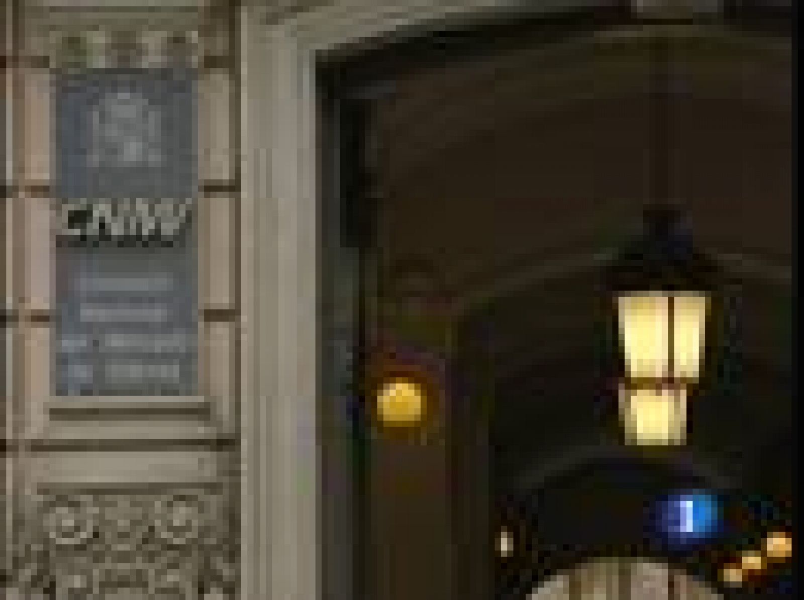 La CNMV ha pedido a bancos y cajas más transparencia a la hora de vender sus productos a los clientes | Ver