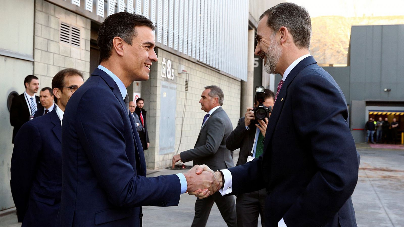 El rey y Sánchez inauguran el MWC con nuevos desplantes de Colau y Torra