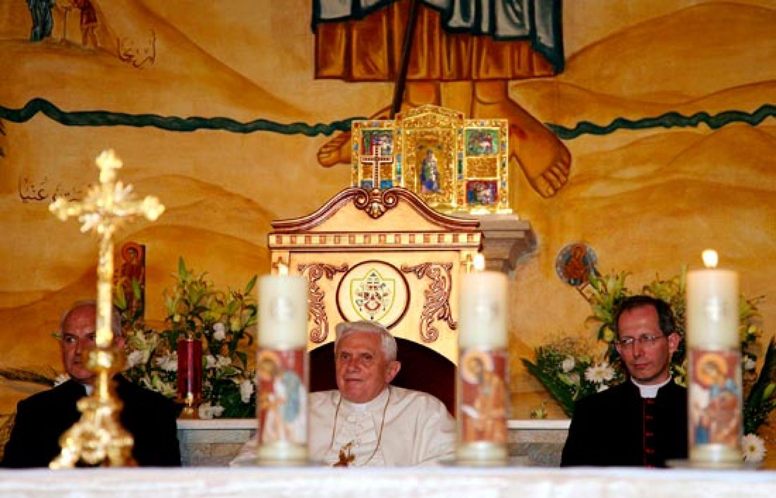 El Papa comienza su primera visita a Tierra Santa en Jordania | Ver