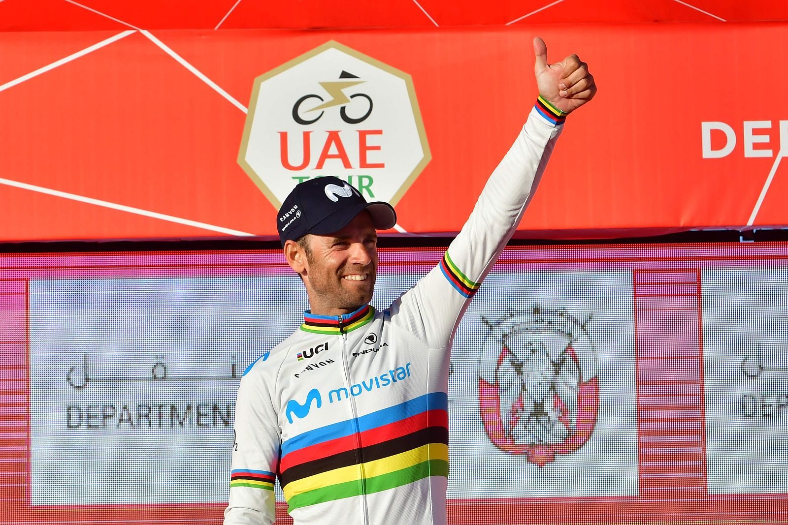 Valverde logra en Abu Dabi su primera victoria como campeón del mundo