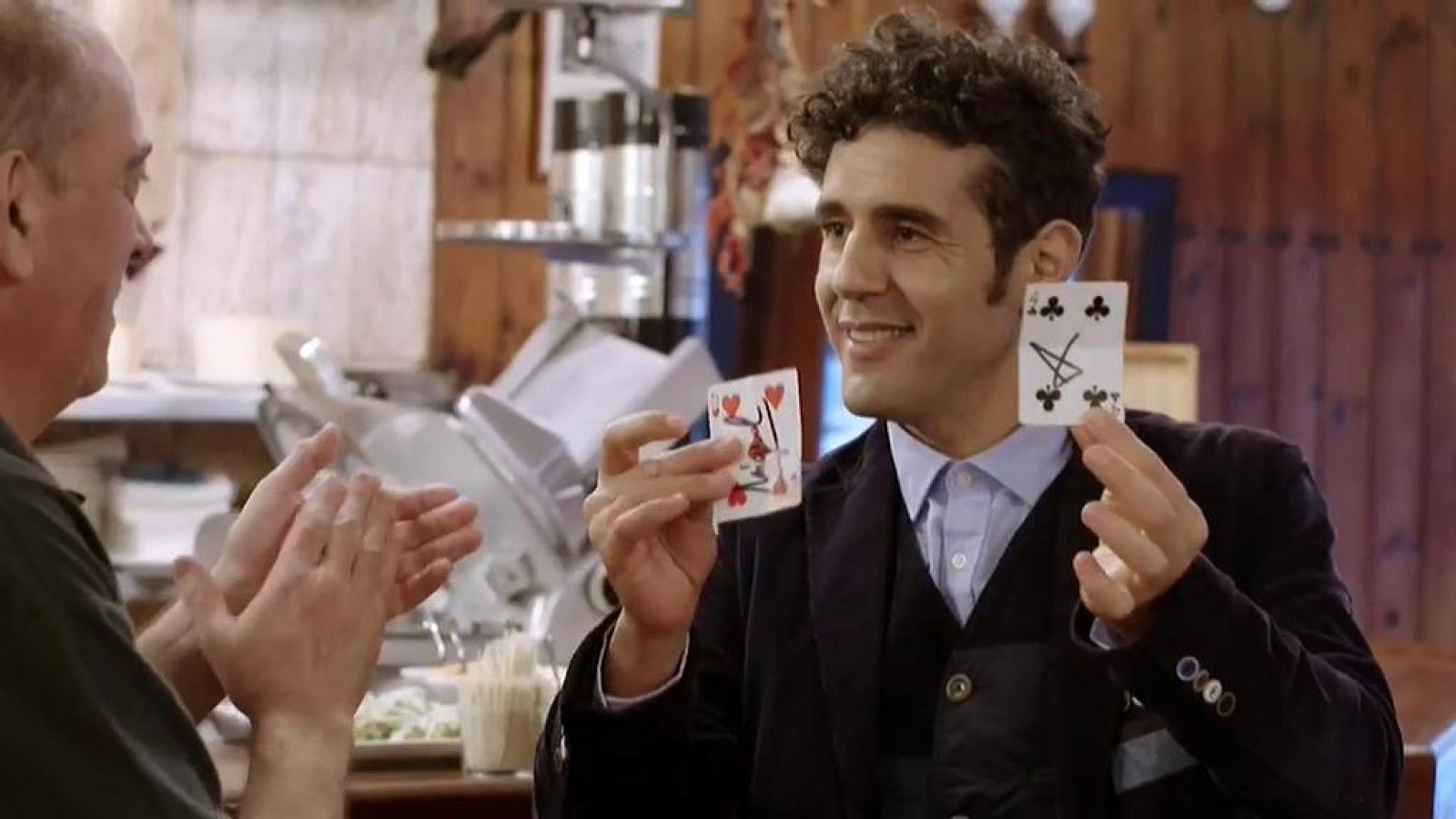 Vuelve  Un país mágico con Miguel de Lucas