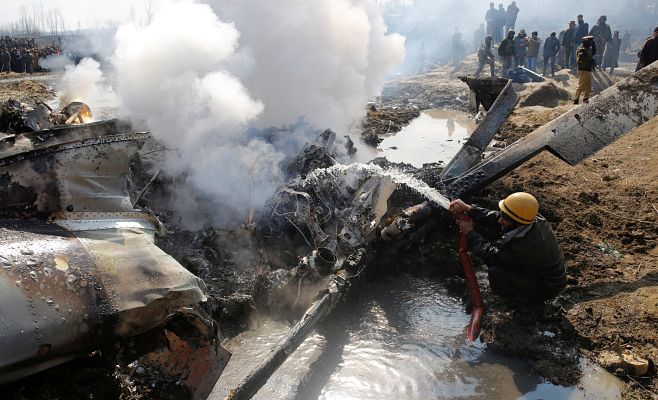 Telediario 1 - Pakistán asegura haber derribado dos aviones de India sobre Cachemira