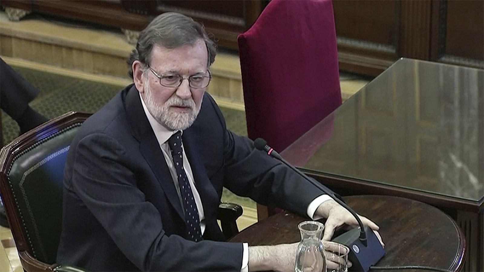 Rajoy atribuye al Govern "voluntad" de que el 1-O hubiera enfrentamientos y Senz de Santamara habla de "acciones violentas" y "acoso" 