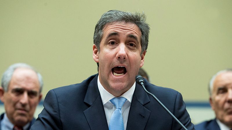 El exabogado de Trump acusa al presidente de "racista" y "estafador" ante un Congreso dividido