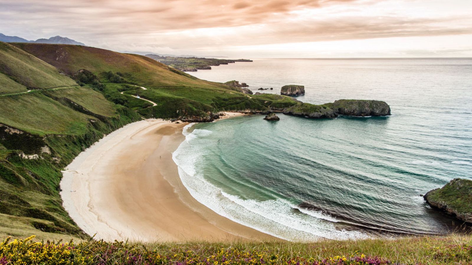 Heladas débiles en Pirineos, intervalos nubosos en Galicia - ver ahora