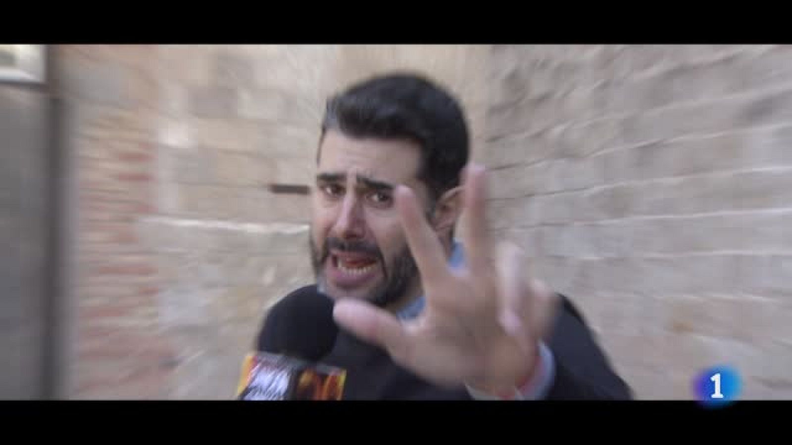 David Amor sale a la calle a preguntar por el 'Efecto 2000'