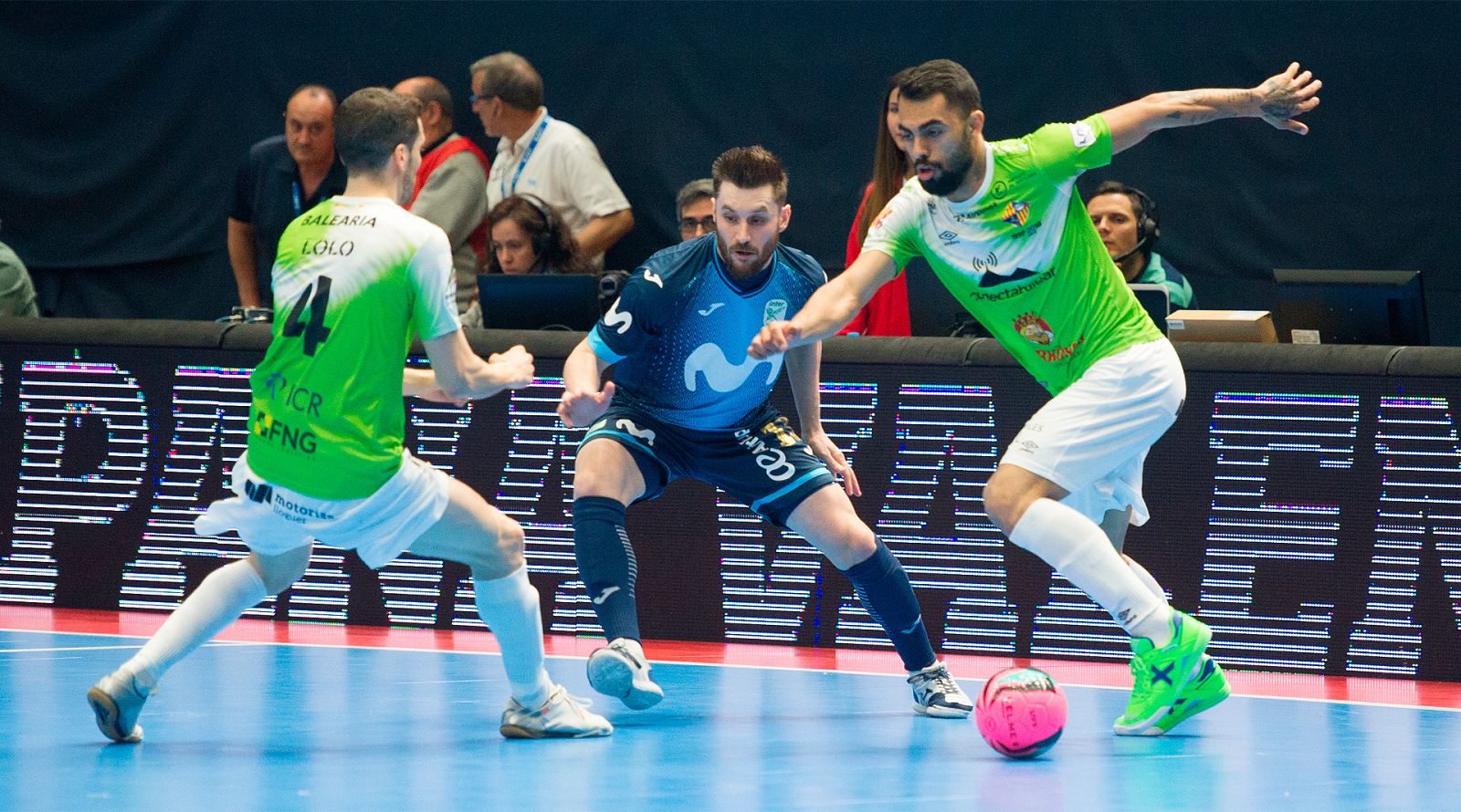 Movistar Inter se ha clasificado para las semifinales de la Copa de España al ganar 3-2 a Palma Futsal, con el decisico tercer gol de Humberto, que culminó la remontada de los de Jesús Velasco.