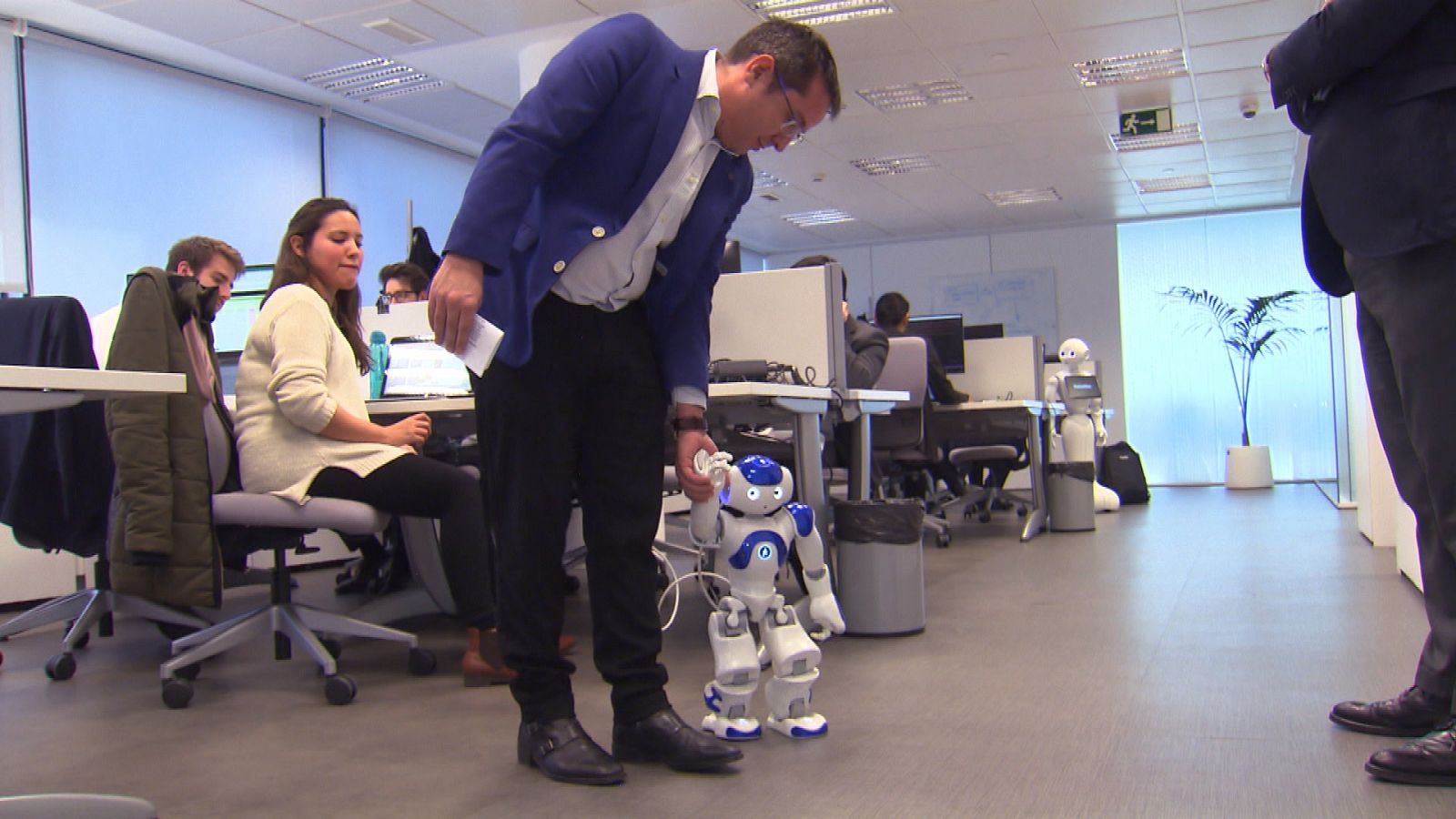 Zoom Net - Deloitte Robotics, Whatscine y Videocopilot