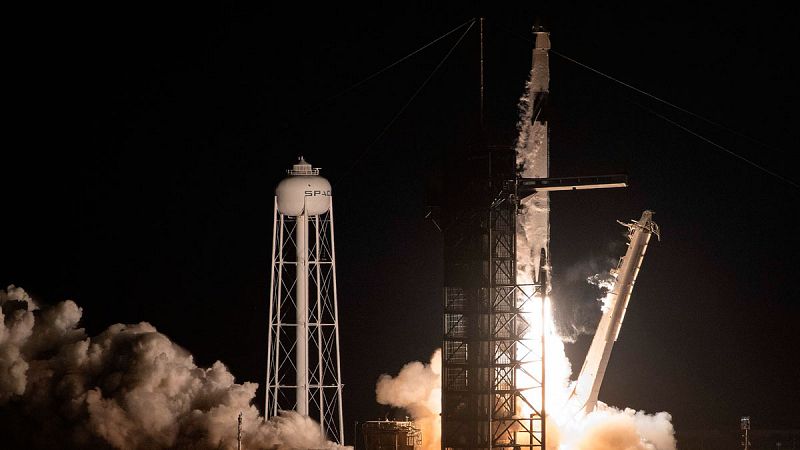 La compañía SpaceX ha lanzado con éxito su primera cápsula no tripulada con destino a la Estación Espacial Internacional diseñada para transportar personas.
