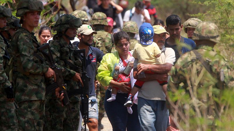 Angustia y ansiedad de los venezolanos ante la imposible llegada de ayuda humanitaria