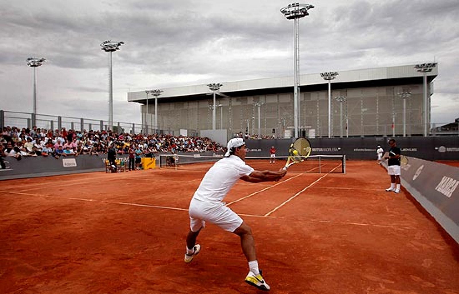 El Masters 1000 de Madrid ha arrancado con triunfos de Ferrer y Cañas, aunque la atención de los aficionados la sigue acaparando, como no podía ser de otra manera, Rafa Nadal.