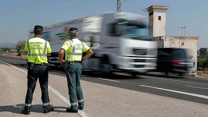Telediario 1 - 8.800 conductores de camiones y furgonetas han sido denunciados por la Guardia Civil de Tráfico en una semana
