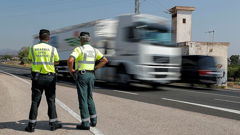 8.800 conductores de camiones y furgonetas han sido denunciados por la Guardia Civil de Tráfico en una semana