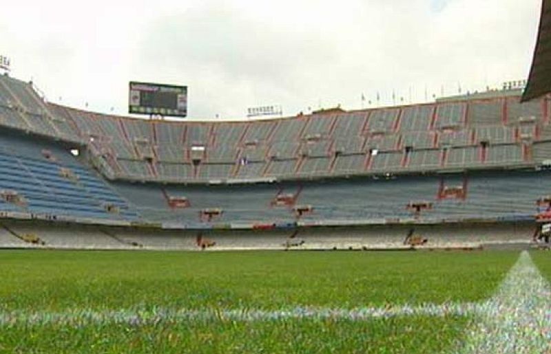En Mestalla se dan los últimos retoques para que todo este listo para la final del miércoles entre el Barça y el Athletic
