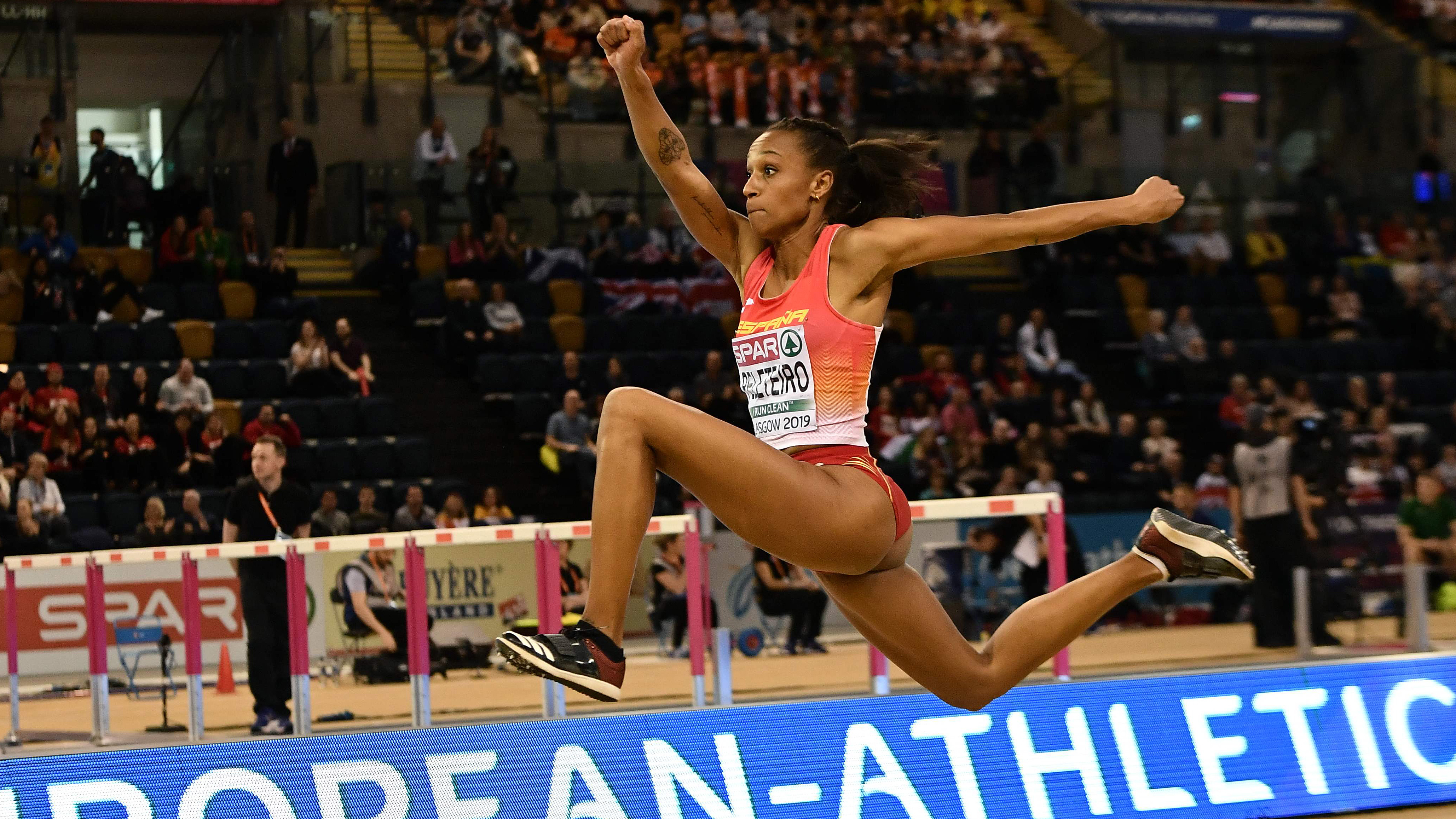 Atletismo: El salto con el que ha ganado el oro Ana Peleteiro ...