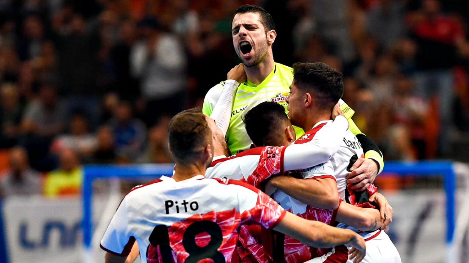 El brasileño iguala la final en el minuto 25.