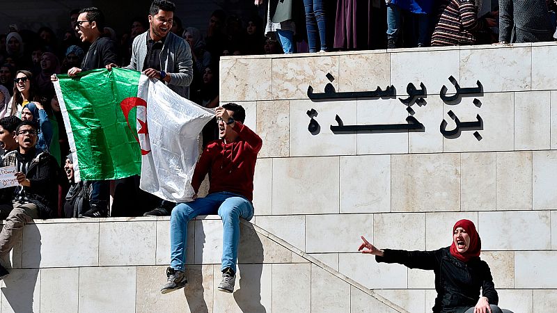 Un representante de Bouteflika deposita en su nombre la candidatura a las elecciones