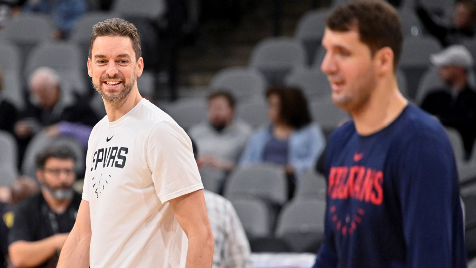 Pau Gasol ya es nuevo jugador de los Bucks de Milwaukee - Informativo 24h | Ver