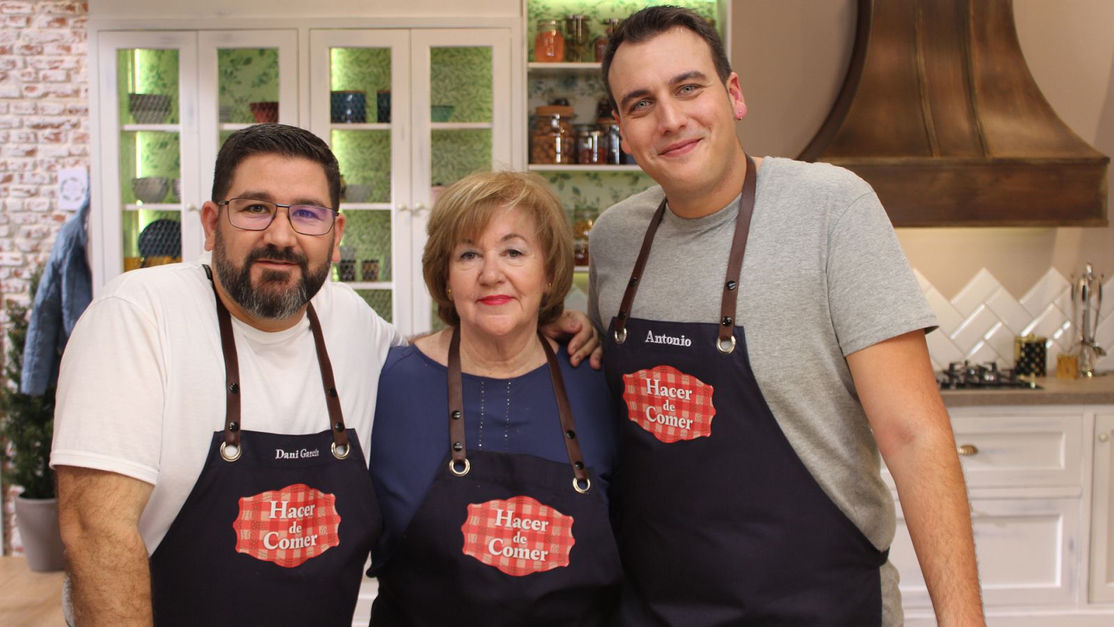 Hacer de comer - Patatas revolconas y buñuelos de bacalao - ver ahora 