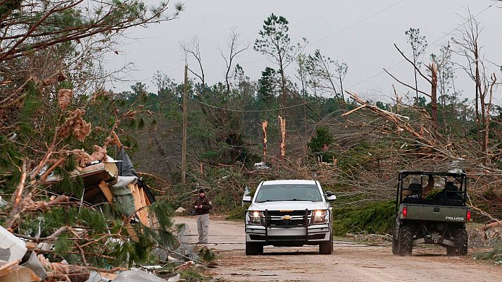 Telediario 1 - Al menos 23 muertos por los tornados en el estado estadounidense de Alabama
