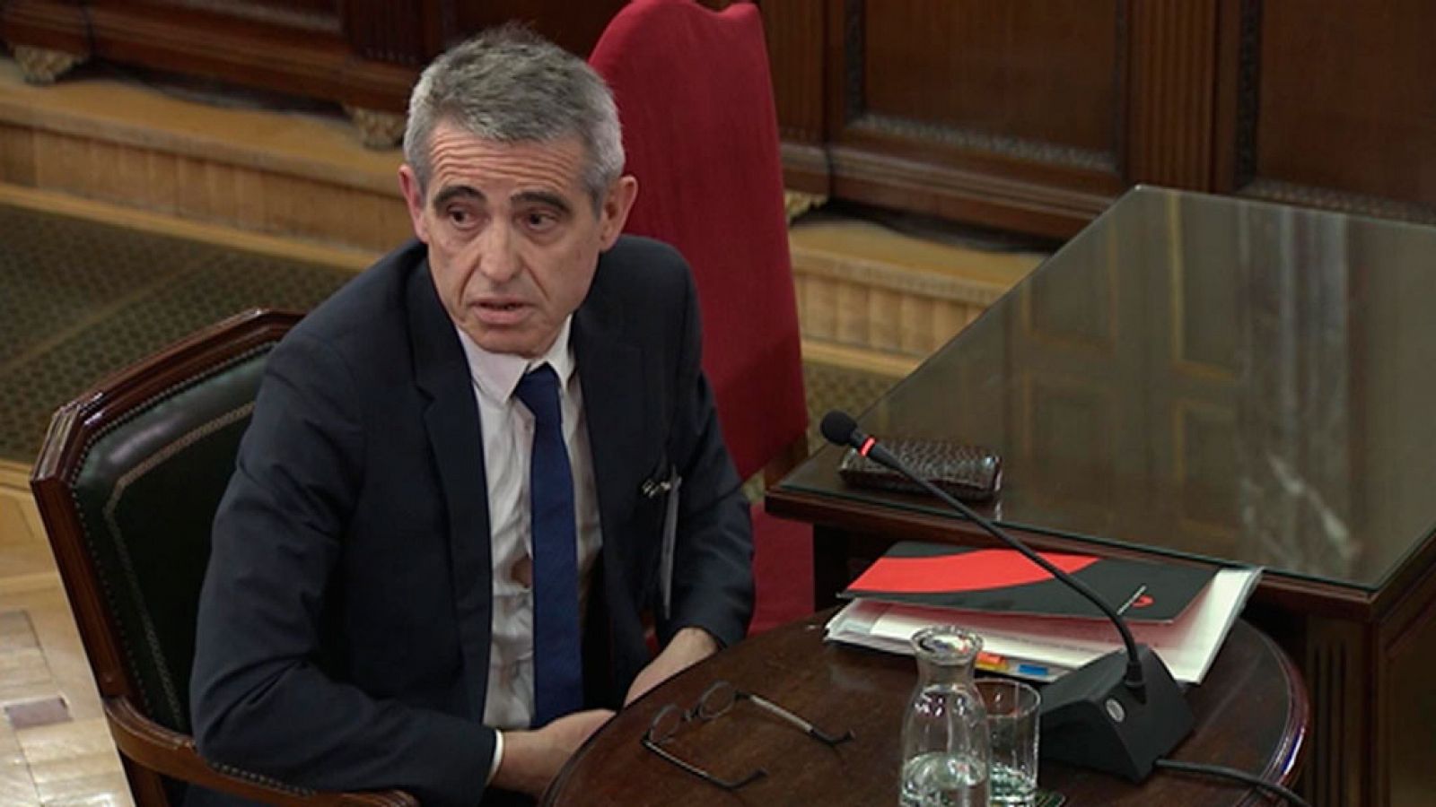 El ex letrado mayor del Parlament declara que advirtieron a la Mesa por escrito y verbalmente