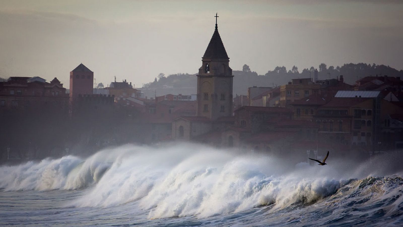 El tiempo: Vientos fuertes en el noroeste y lluvias en el tercio oeste y centro | RTVE Play