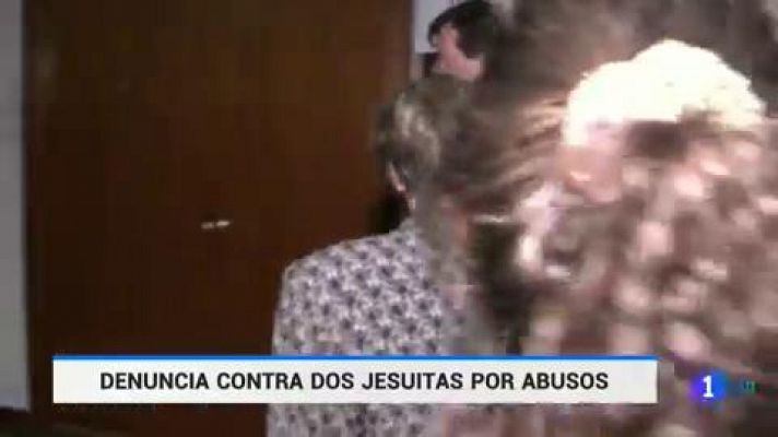 Telediario 1 - Denuncian a dos jesuitas en Barcelona por abusos en los años 80