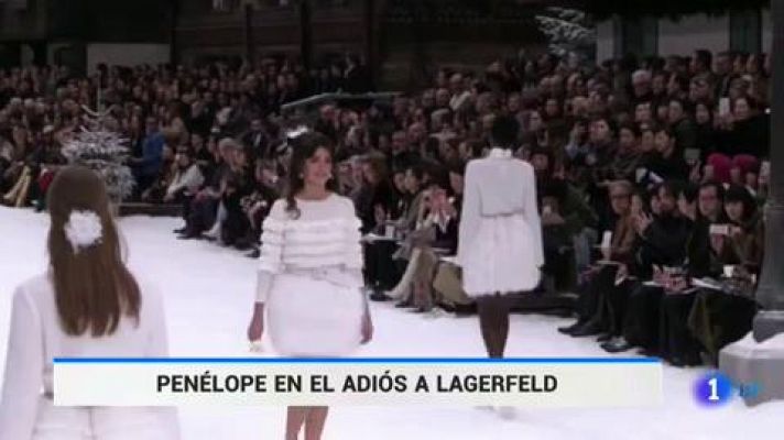 Una emocionada Penélope Cruz dice adiós a Karl Lagerfeld desfilando para Chanel
