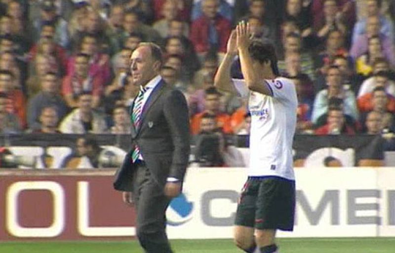 David Silva se lesionó en el partido ante el Madrid y podría pererse lo que queda de temporada.