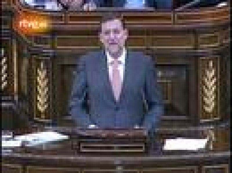 Mariano Rajoy acusa a José Luis Rodríguez Zapatero de ser el principal lastre de la economía española.