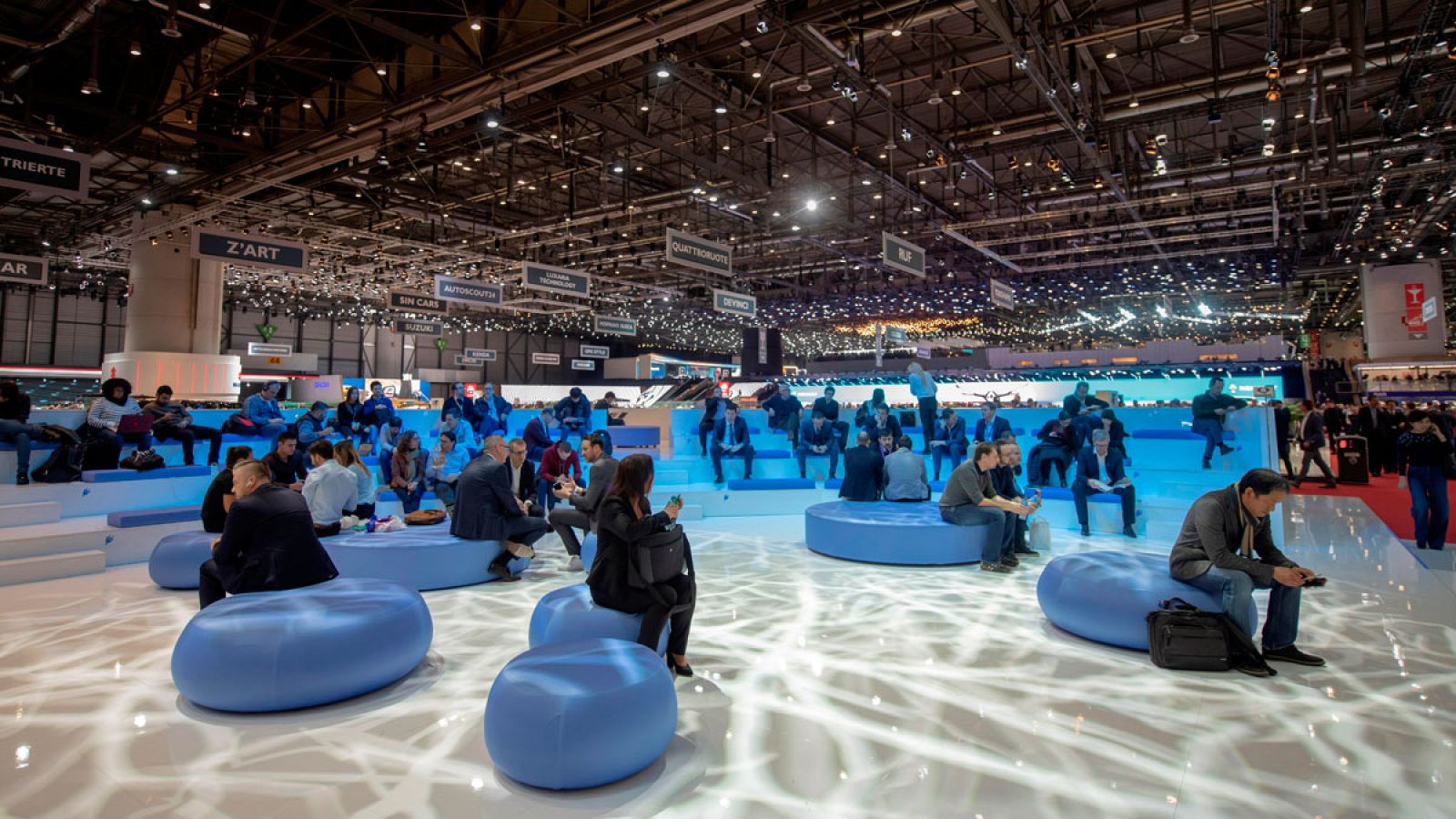 El salón del automóvil de Ginebra se llena de coches eléctricos | Ver