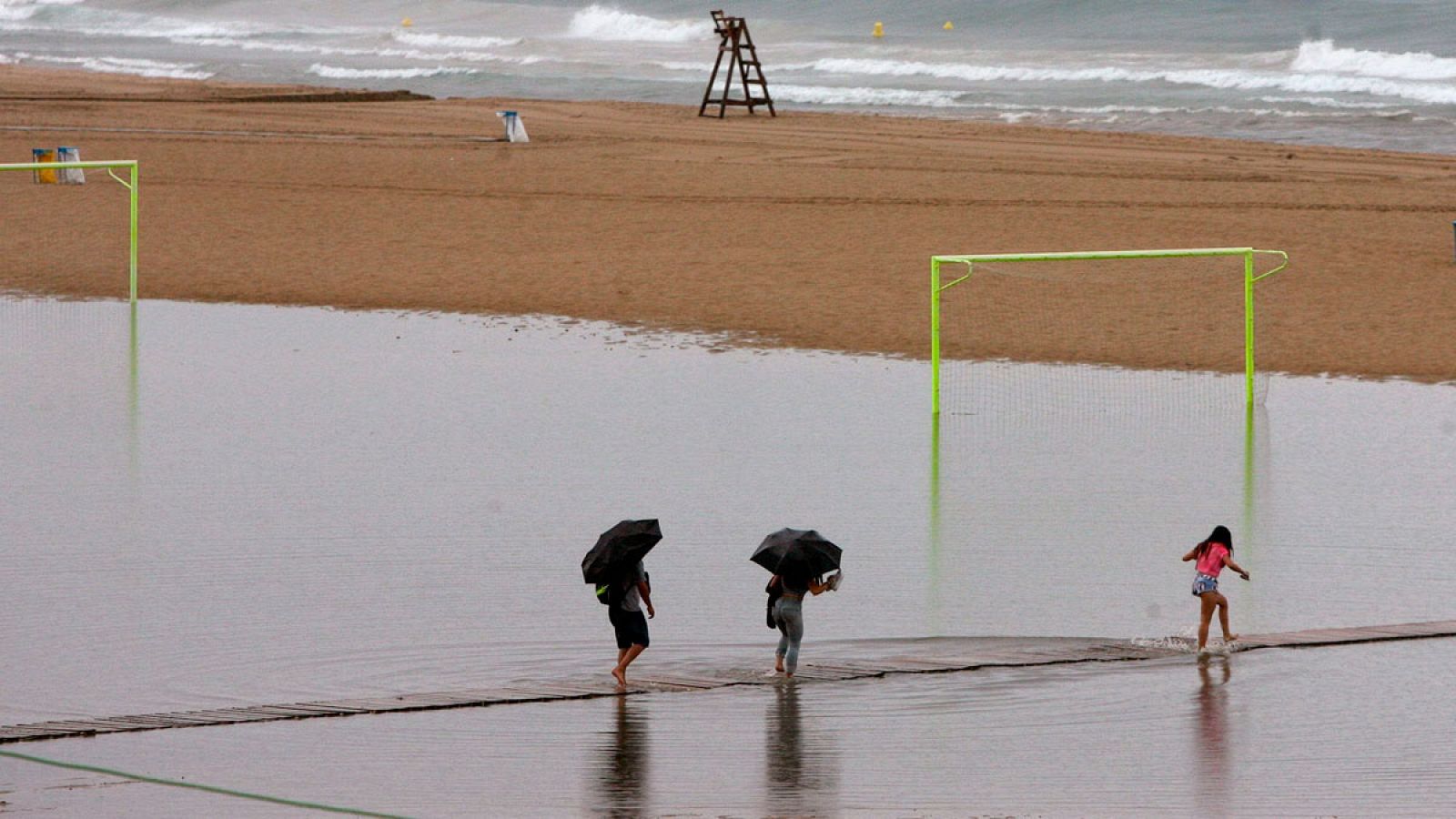 Casi todo el mes de febrero sin apenas lluvia, con temperaturas de más de 20 grados centígrados en San Sebastián o Valencia... El cambio climático ya está aquí, insisten los científicos. Expertos como los que se reúnen durante tres días en San Sebast