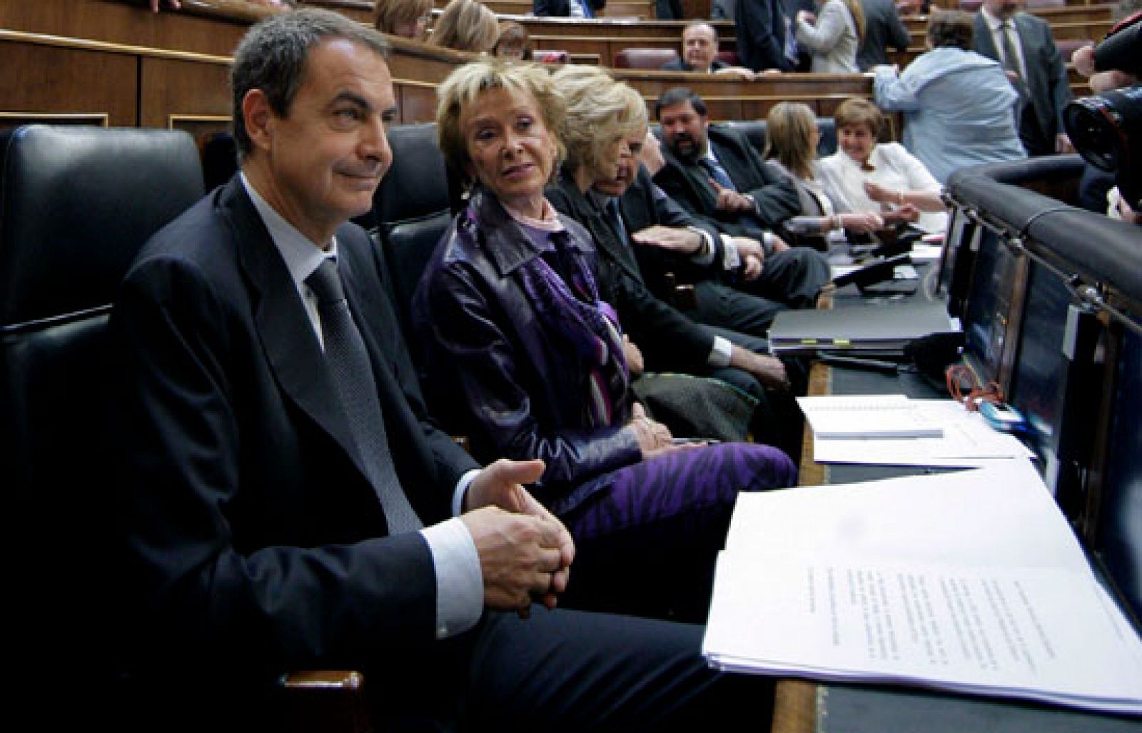 Zapatero anuncia medidas para impulsar la venta y alquiler de viviendas y para ayudar a los autónomos y a las Pymes