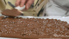 Aquí la tierra - De este chocolate no se puede comer solo un trocito