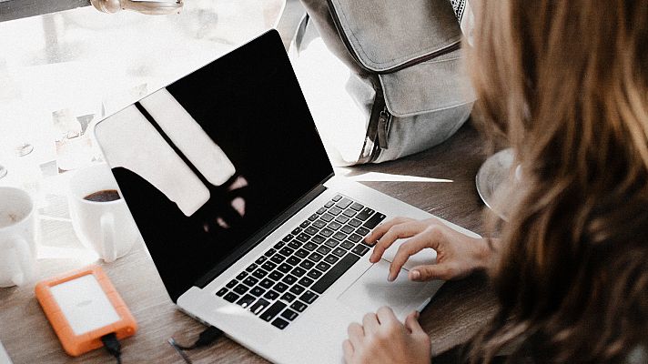 Telediario 1 - Más de la mitad de los parados en España son mujeres