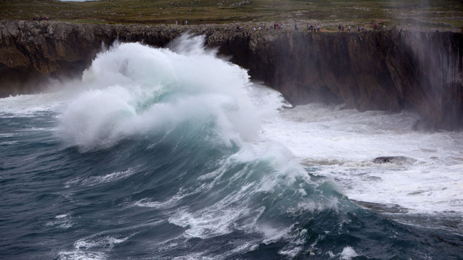 Lugo, Pontevedra y Asturias en aviso por riesgo de oleaje - Ver ahora