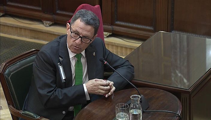 Telediario 1 - Los jefes de Policía y Guardia Civil en Cataluña el 1-O dicen que hubo resistencia violenta en los colegios