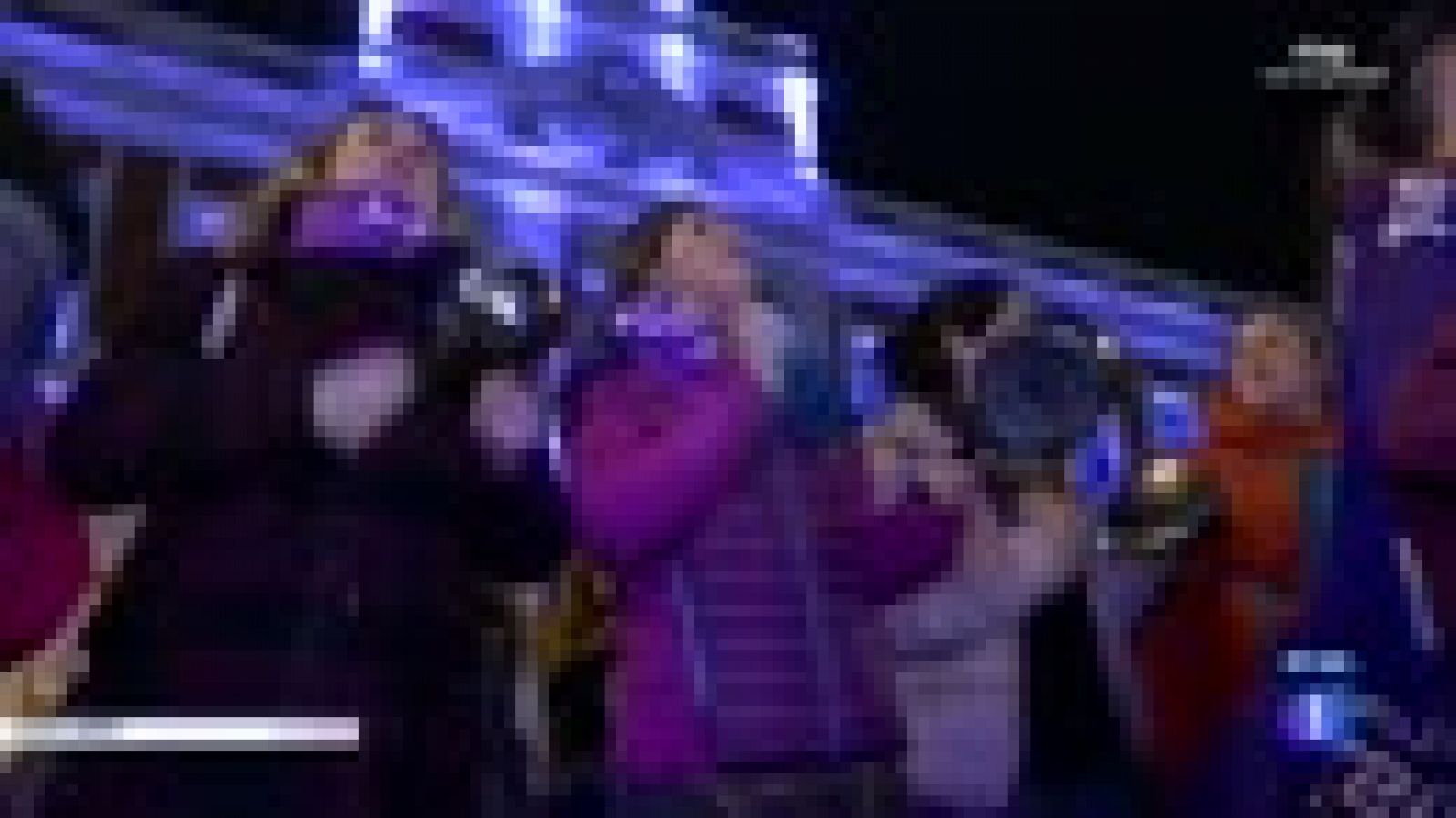 Cientos de personas dan inicio a las reivindicaciones del 8M con una cacerolada en la Puerta del Sol