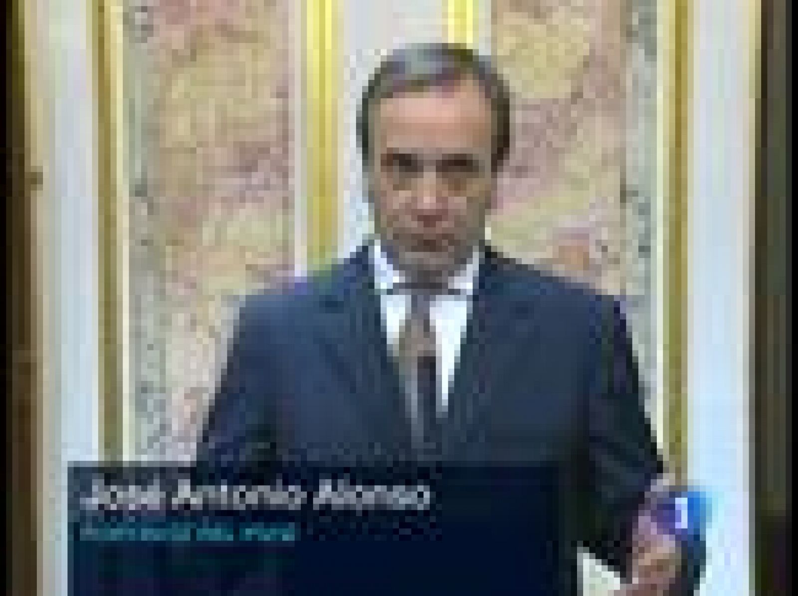 Una de las medidas del Gobierno que más interés ha suscitado es la de suprimir la deducción por vivienda a partir de 2011 a quienes ganen más de 24 mil euros al año. El Partido Socialista insiste en que no se aplicará a quienes ya tienen una hipoteca o compren casa antes de esa fecha. El Partido Popular pide al gobierno que retire la propuesta.