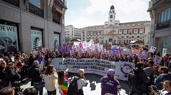 Telediario 1 - Huelga 8-M: Miles de estudiantes participan en las manifestaciones