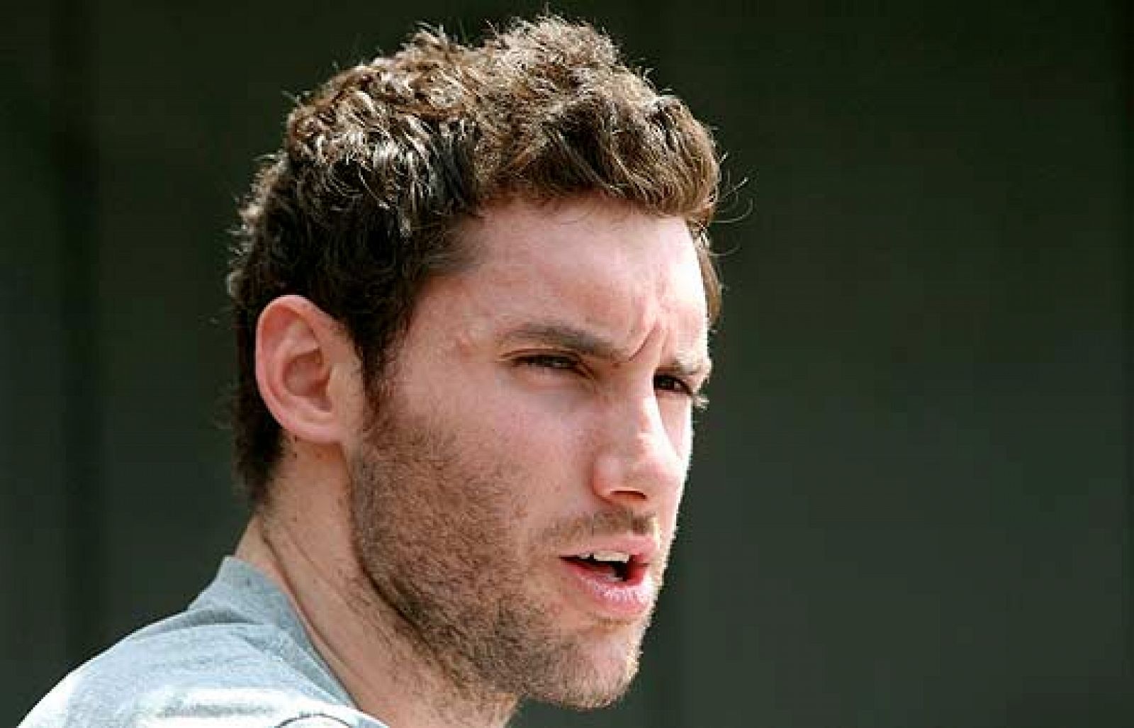 Rudy Fernández, el jugador de los Portland, estuvo apoyando desde las gradas de la Caja Mágica a su amigo Rafa Nadal.