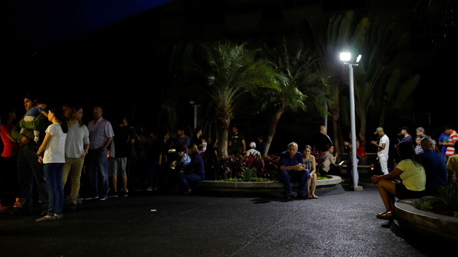 Crisis en Venezuela: Numerosas localidades del país permamecen sin luz