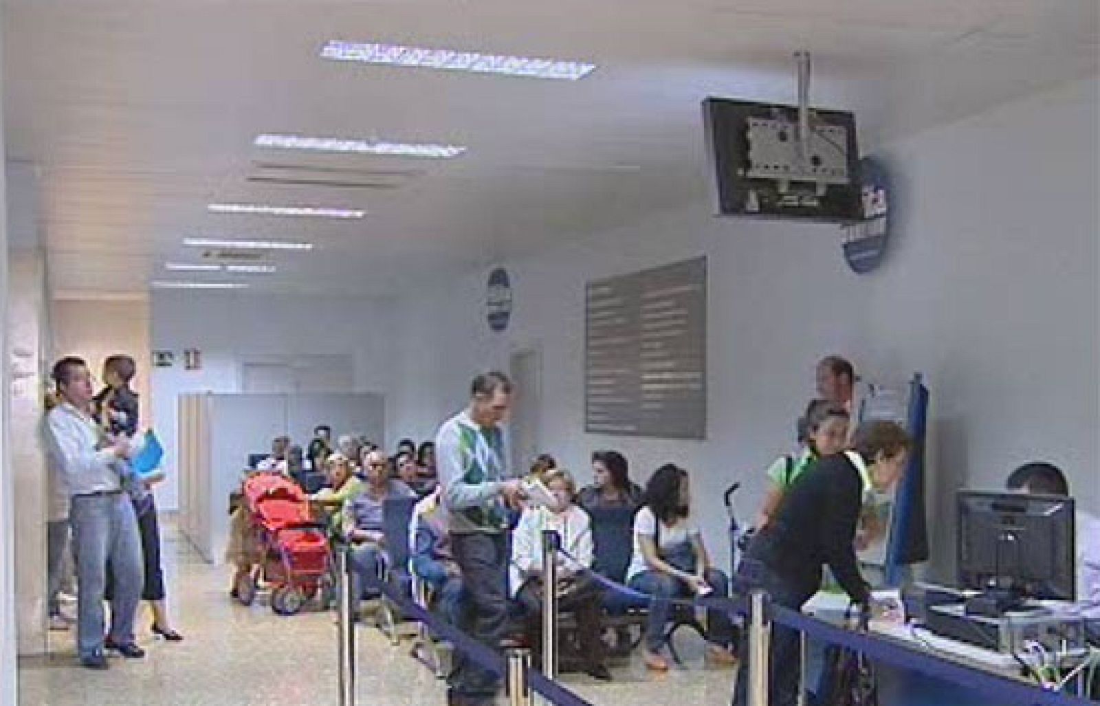 El suprimir la deducción por compra de vivienda a partir del 2011 a quienes ganen más de 24 mil euros al año genera polémica | Ver