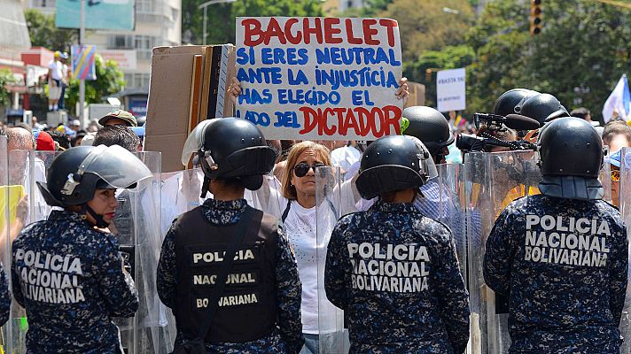 Telediario 1 - Maduro y Guaidó moviizan a sus seguidores en Venezuela